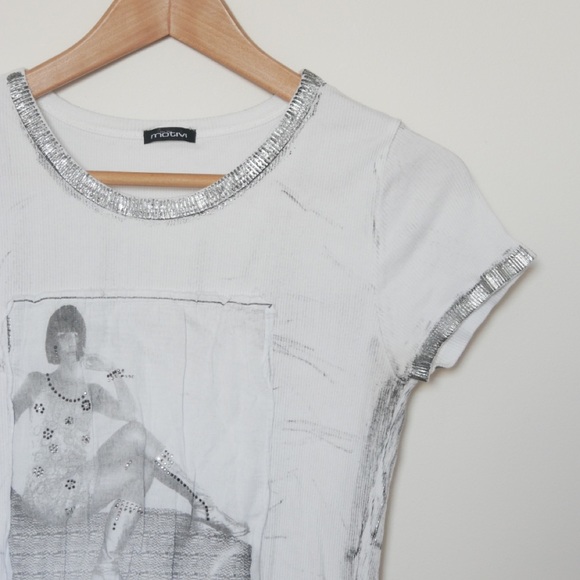 T-Shirt - Picture 2 of 3